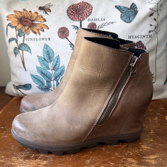 Sorel Shoes - Sorel Women's Joan of Arctic Wedge II Zip Bootie